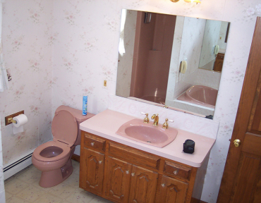 bathroom-4-vanity-area-before